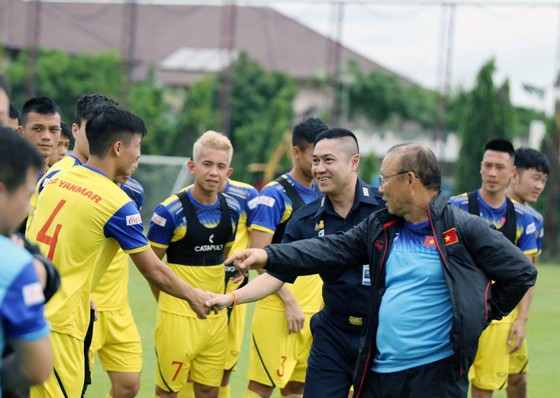 Vòng loại World Cup 2022: Thầy Park chỉ còn chờ Văn Hậu ảnh 2