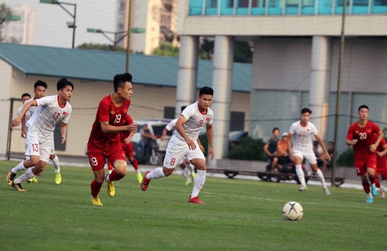 ĐT Việt Nam thua các đàn em U22 trên loạt sút luân lưu ảnh 1