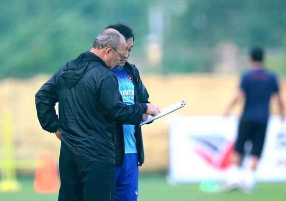 HLV Park Hang-seo chuẩn bị chốt danh sách cho hai trận gặp UAE và Thái Lan. Ảnh: Minh Hoàng