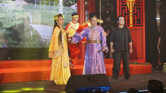 Cuộc thi Bông lúa vàng 2020 'Tỏa sáng tài năng cải lương': Người đẹp Bình Dương toả sáng ảnh 1
