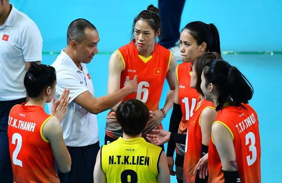 HLV Nguyễn Tuấn Kiệt dẫn dắt Đội tuyển bóng chuyền nữ thi đấu ấn tượng tại Asiad 2018.