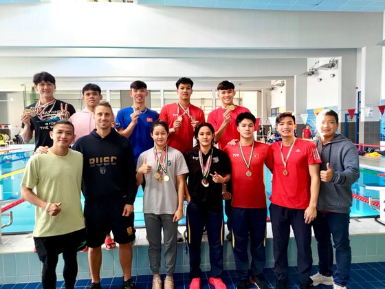 Các tuyển thủ bơi lội Việt Nam tập huấn tại Hungary. Ảnh: H.Q.P