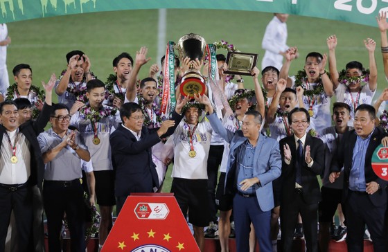 CLB Hà Nội lần thứ 6 vô địch V-League. Ảnh: MINH HOÀNG