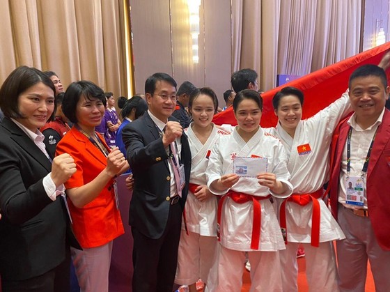 Karate Việt Nam giành tấm 2 HCV chính thức đầu tiên trao cho thể thao Việt Nam ảnh 1