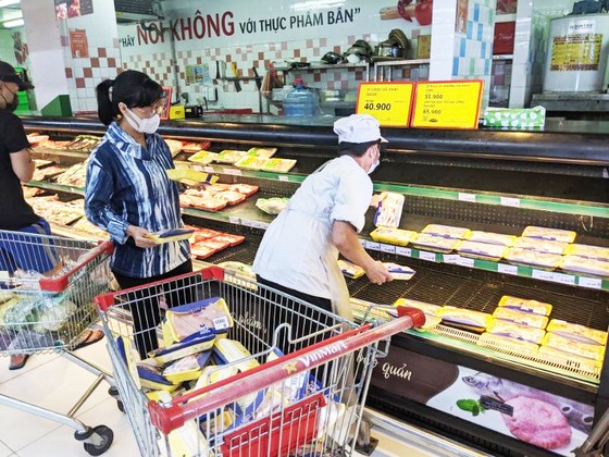 Siêu thị, chợ online tranh nhau giảm giá thịt cá rau củ ảnh 1