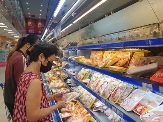 Siêu thị, chợ online tranh nhau giảm giá thịt cá rau củ 