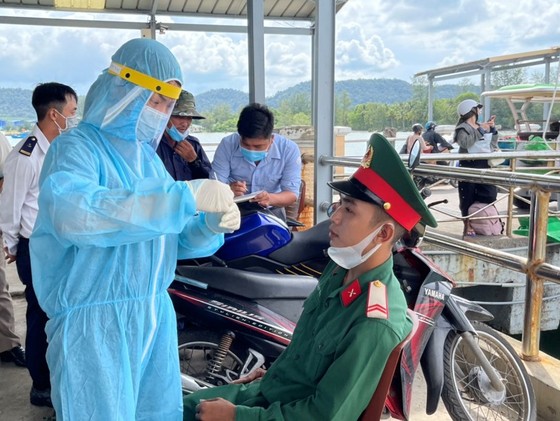 Lấy mẫu xét nghiệm SARS-CoV-2 ngẫu nhiên trong cộng đồng tại Phú Quốc ảnh 1 Lấy mẫu xét nghiệm SARS-CoV-2 ngẫu nhiên trong cộng đồng tại Phú Quốc ảnh 1