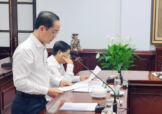 Trưởng ban Tổ chức Tỉnh ủy Bạc Liêu Hồ Thanh Thủy công bố quyết định