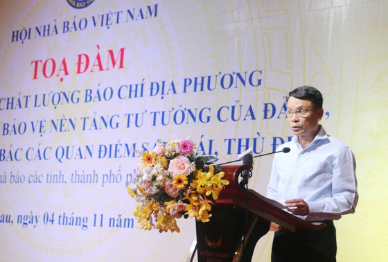 Ông Nguyễn Đức Lợi, Phó Chủ tịch thường trực Hội Nhà báo Việt Nam phát biểu tại buổi tọa đàm