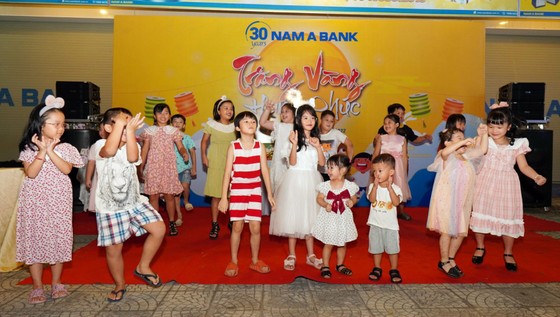 Nhộn nhịp lễ hội “trăng vàng hạnh phúc” cùng Nam A Bank ảnh 2