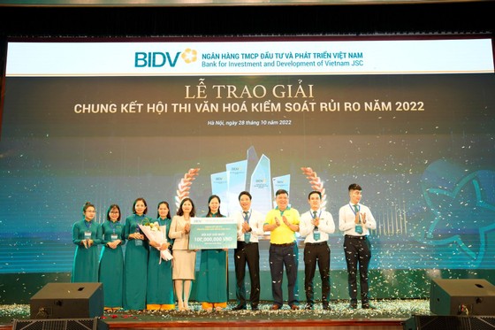 Vinh danh đội thi BIDV Chợ Lớn đã giành giải Nhất cuộc thi