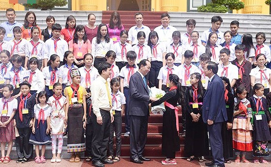 6.000 trẻ em có hoàn cảnh đặc biệt khó khăn được hỗ trợ 15 tỷ đồng ảnh 1