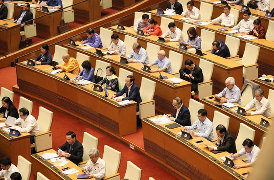 Quốc hội tưởng niệm đồng bào tử nạn, cán bộ hy sinh do bão lũ ảnh 2