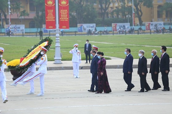 Lãnh đạo, nguyên lãnh đạo Đảng, Nhà nước, MTTQ Việt Nam vào lăng viếng Chủ tịch Hồ Chí Minh 