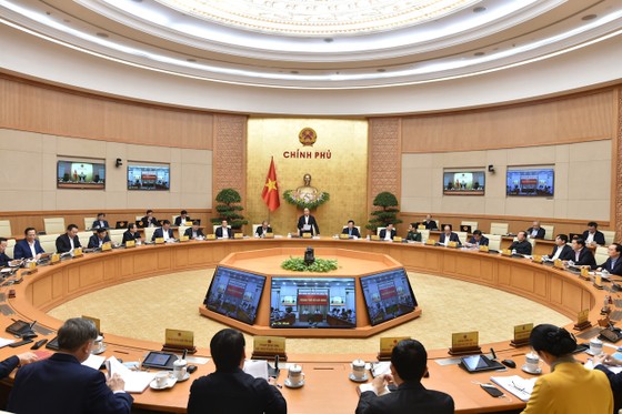 Thủ tướng Nguyễn Xuân Phúc chủ trì phiên họp Chính phủ thường kỳ tháng 11. Ảnh: VGP