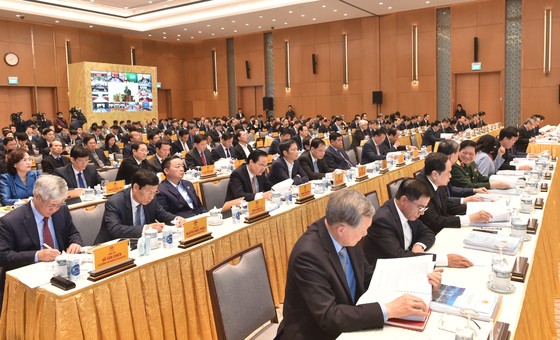 Các đại biểu dự hội nghị Chính phủ sáng 28-12