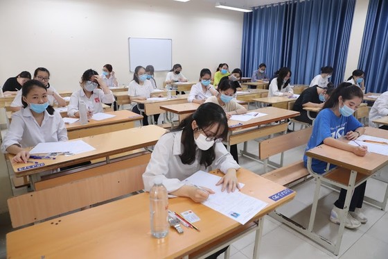 Thí sinh phấn khởi vì đề thi Ngữ văn nhẹ nhàng ảnh 2