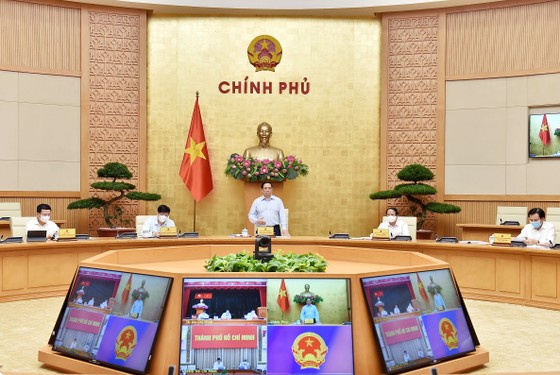 Thủ tướng Phạm Minh Chính chủ trì họp Chính phủ về phòng chống dịch. Ảnh: VIẾT CHUNG