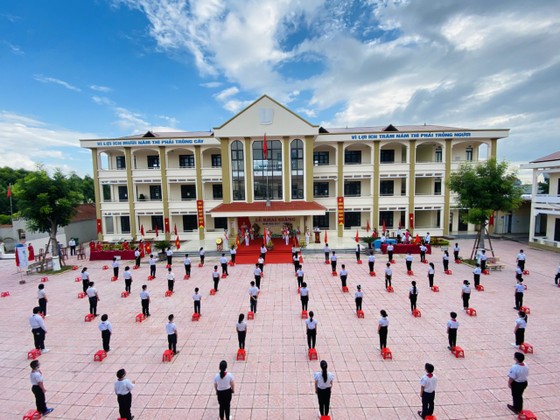 Nhiều địa phương tổ chức lễ khai giảng “đặc biệt” ảnh 8