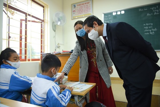 Học sinh đến trường học một buổi hay bán trú về mặt phòng dịch là không khác nhau nhiều ảnh 2