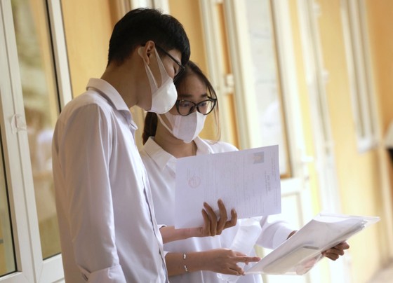 Thí sinh cả nước đang làm bài thi môn Toán ảnh 2 Thí sinh cả nước đang làm bài thi môn Toán ảnh 2