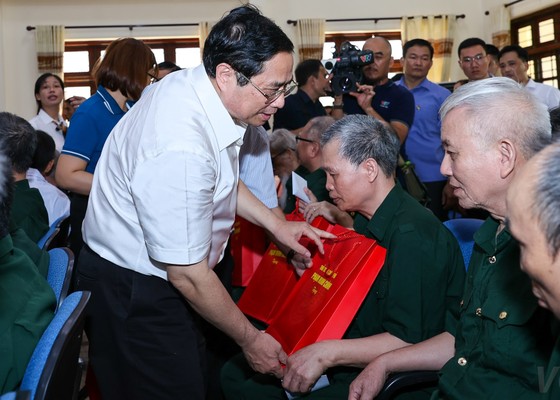 Thủ tướng Phạm Minh Chính: Chăm lo tốt hơn đời sống vật chất, tinh thần người có công ảnh 1