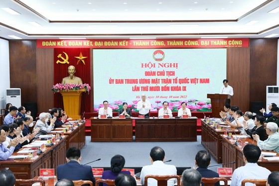 Nhiều cán bộ ngành y tế xin nghỉ việc: Có phải là yếu tố “bất ổn xã hội”? ảnh 1
