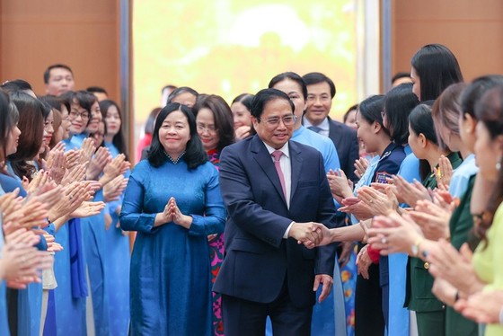 Thủ tướng Phạm Minh Chính chủ trì hội nghị đối thoại với phụ nữ Việt Nam. Ảnh: VIẾT CHUNG
