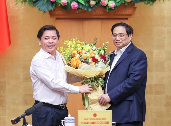 Chính phủ họp thường kỳ tháng 10, đánh giá cao đóng góp của nguyên Bộ trưởng Bộ GTVT ảnh 2