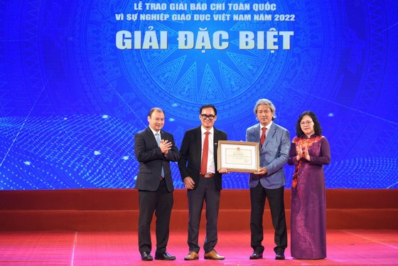 Tác phẩm “Học sinh miền Nam - Một thời để nhớ” đoạt giải đặc biệt giải báo chí về giáo dục ảnh 1