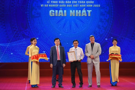 Tác phẩm “Học sinh miền Nam - Một thời để nhớ” đoạt giải đặc biệt giải báo chí về giáo dục ảnh 2