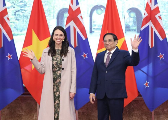 Thủ tướng Phạm Minh Chính chủ trì lễ đón chính thức Thủ tướng New Zealand Jacinda Ardern ảnh 2