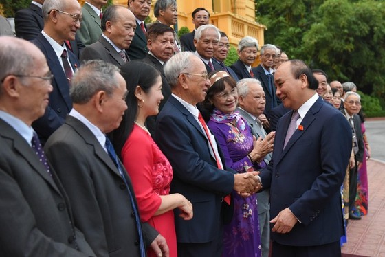 Chủ tịch nước Nguyễn Xuân Phúc chúc mừng cựu giáo chức nhân kỷ niệm 40 năm Ngày Nhà giáo Việt Nam