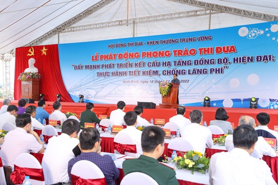 Thủ tướng Phạm Minh Chính phát động phong trào thi đua. ẢNH: VIẾT CHUNG