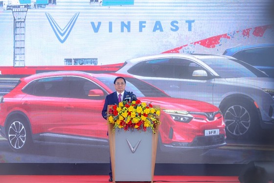 Xuất khẩu lô ô tô điện thông minh đầu tiên ảnh 1