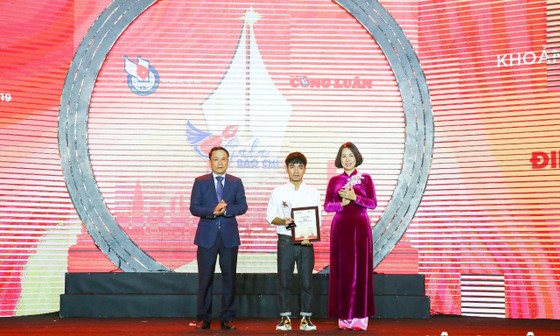 Trao giải “Khoảnh khắc báo chí 2021”, tôn vinh những tác phẩm ảnh ấn tượng ảnh 3