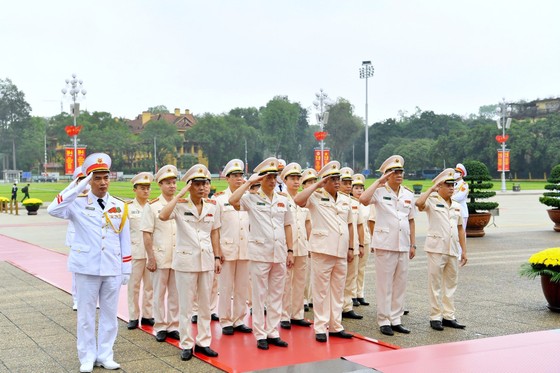 Lãnh đạo Đảng, Nhà nước viếng Chủ tịch Hồ Chí Minh, dâng hương tưởng niệm các Anh hùng liệt sĩ ảnh 5