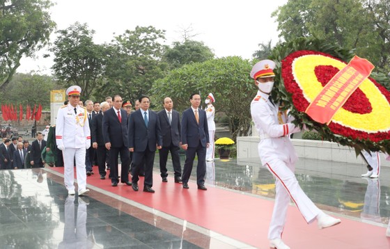 Lãnh đạo Đảng, Nhà nước viếng Chủ tịch Hồ Chí Minh, dâng hương tưởng niệm các Anh hùng liệt sĩ ảnh 3