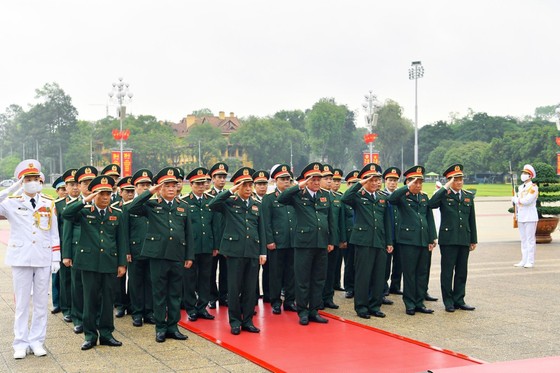 Lãnh đạo Đảng, Nhà nước viếng Chủ tịch Hồ Chí Minh, dâng hương tưởng niệm các Anh hùng liệt sĩ ảnh 4