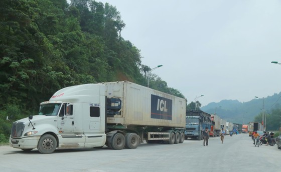 Hàng hóa chờ thông quan hàng hóa tại Cửa khẩu Tân Thanh, tỉnh Lạng Sơn. Ảnh: QUANG PHÚC