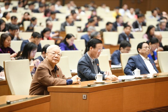 Tổng Bí thư Nguyễn Phú Trọng và các đồng chí lãnh đạo Đảng, Nhà nước dự phiên họp sáng 20-11. Ảnh: QUANG PHÚC