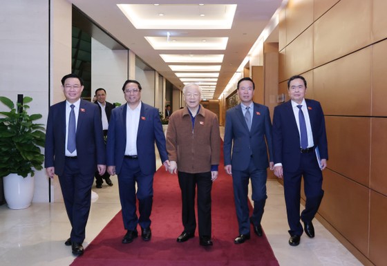 Tổng Bí thư Nguyễn Phú Trọng và các đồng chí lãnh đạo Đảng, Nhà nước dự phiên họp sáng 20-11. Ảnh: QUANG PHÚC