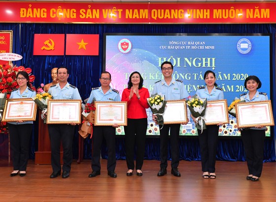 Cục Hải quan TPHCM giảm thu ngân sách khoảng 8.800 tỷ đồng ảnh 1
