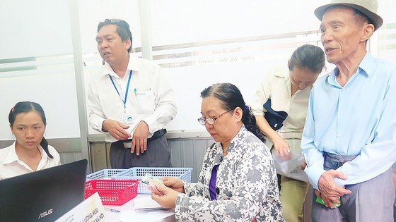 Từ ngày 16-4, cán bộ tới tận nhà chi trả lương hưu cho hưu trí tại TPHCM ảnh 1 Từ ngày 16-4, cán bộ tới tận nhà chi trả lương hưu cho hưu trí tại TPHCM ảnh 1