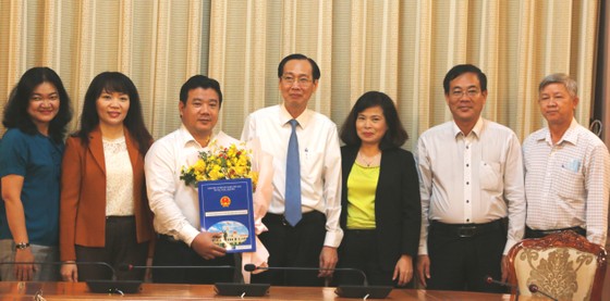 Ông Nguyễn Trần Phú làm Phó Giám đốc Sở Tài chính TPHCM ảnh 1
