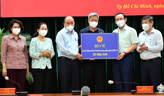 Chủ tịch nước Nguyễn Xuân Phúc: Chiến lược song trùng vừa dập dịch, vừa điều trị ảnh 3
