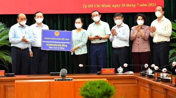 Chủ tịch nước Nguyễn Xuân Phúc: Chiến lược song trùng vừa dập dịch, vừa điều trị ảnh 6