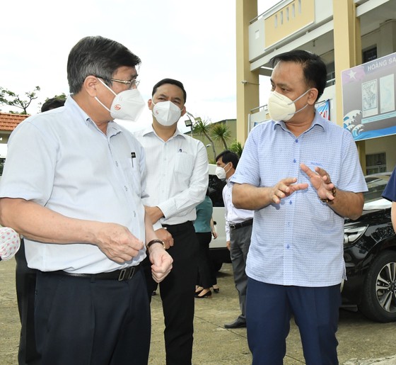 Chủ tịch UBND TPHCM Nguyễn Thành Phong: Có kế hoạch chi tiết, phấn đấu đến ngày 15-9 TP kiểm soát được dịch Covid-19 ảnh 3 Chủ tịch UBND TPHCM Nguyễn Thành Phong: Có kế hoạch chi tiết, phấn đấu đến ngày 15-9 TP kiểm soát được dịch Covid-19 ảnh 3