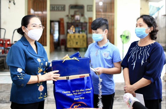 TPHCM đề nghị đỡ đầu trẻ em mồ côi và nuôi dưỡng người già neo đơn vì Covid-19 ảnh 1