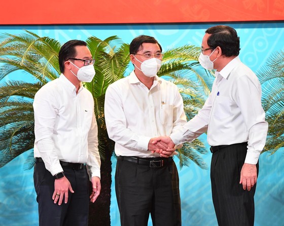 Chủ tịch Quốc hội Vương Đình Huệ chúc tết người nghèo và lực lượng tuyến đầu tại TPHCM ảnh 3 Chủ tịch Quốc hội Vương Đình Huệ chúc tết người nghèo và lực lượng tuyến đầu tại TPHCM ảnh 3